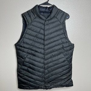 Lululemon men’s vest size L PERFECT CONDITION